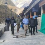 1792336067_738_जिलाधिकारी-ने-केदारनाथ-धाम-में-पुनर्निर्माण-एवं-विकास-कार्यों-का.jpeg