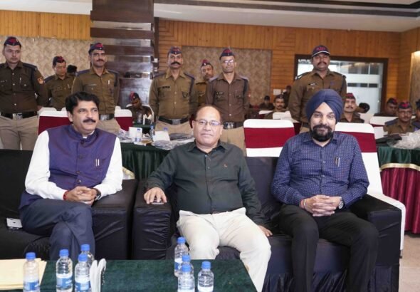 1792769624_799_परिवहन-सहायक-निरीक्षकों-एवं-परिवहन-आरक्षियों-को-सड़क-सुरक्षा-प्रशिक्षण.jpeg