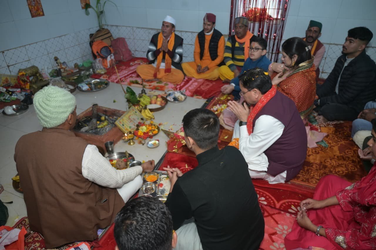 1792939545_120_मुख्यमंत्री-श्री-पुष्कर-सिंह-धामी-ने-पैतृक-गांव-हड़खोला-स्थित.jpeg