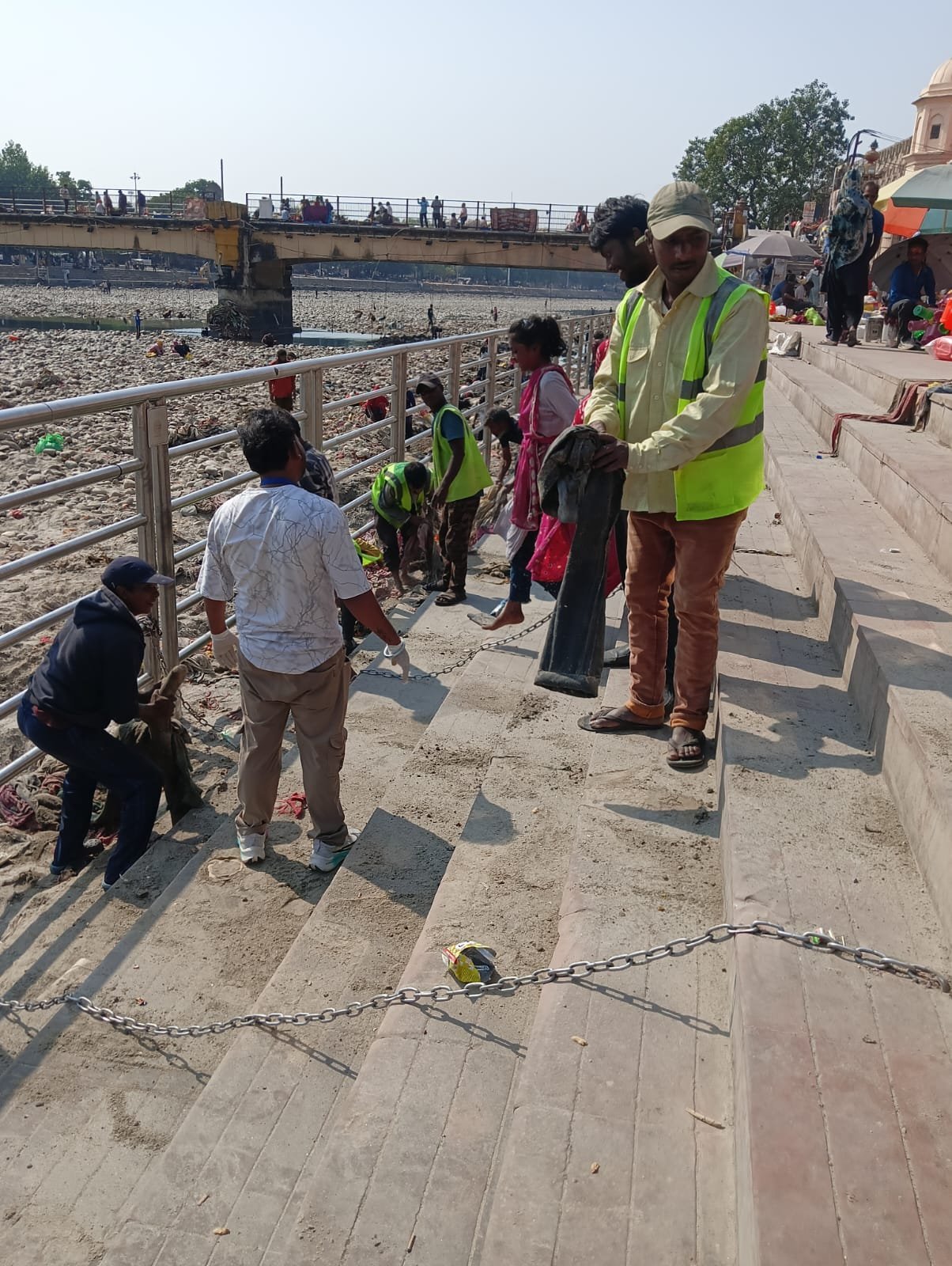 1792941477_433_मुख्यमंत्री-के-निर्देशों-के-अनुपालन-में-मेलाधिकारी-कुंभ-श्रीमती-सोनिका.jpeg