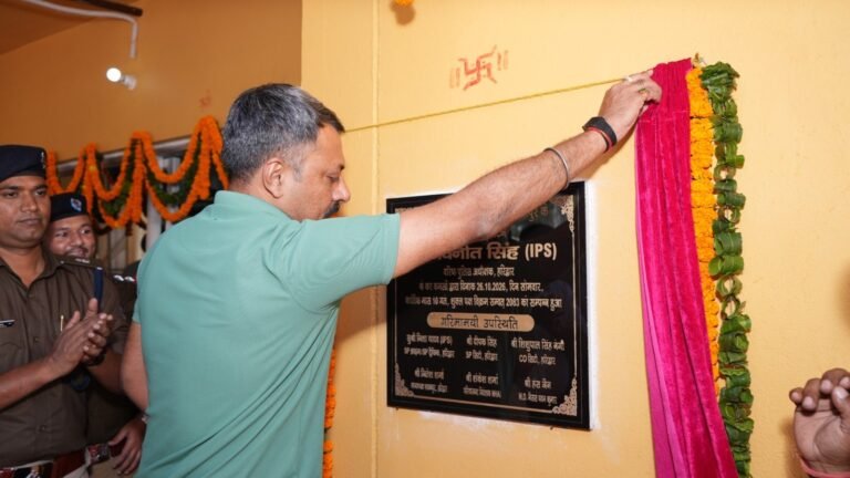 1793029665_420_क्षेत्रीय-निवासियों-और-पुलिस-कर्मियों-को-मिली-नई-पुलिस-चौकी.jpeg