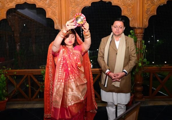 1793293504_154_मुख्यमंत्री-पुष्कर-सिंह-धामी-ने-धर्मपत्नी-गीता-धामी-के-साथ.jpeg