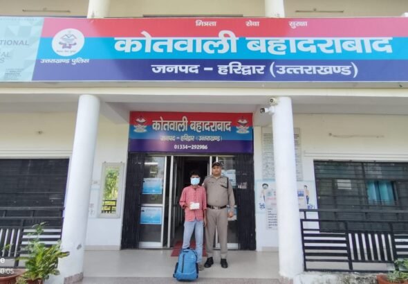 अंग्रेजी-शराब-के-साथ-आरोपी-गिरफ्तार-आबकारी-अधिनियम-में-मुकदमा.jpg