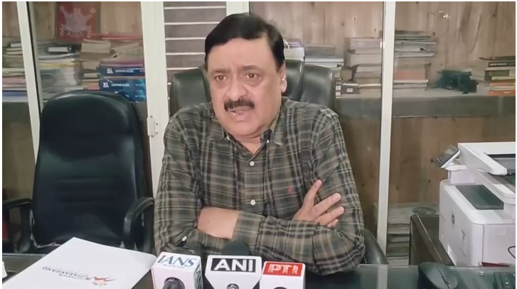 ग्लोबल-इन्वेस्टर-समिट-पर-भ्रामक-खबरों-को-सचिव-उद्योग-विनय.png