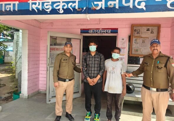 जल-पुलिस-बनी-बिछड़े-बालक-का-सहारा-सकुशल-परिजनों-से.jpeg