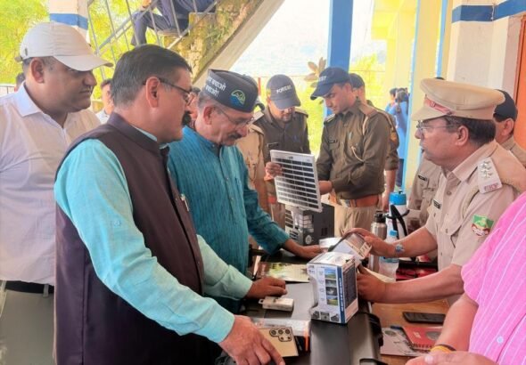 जाखणीधार-के-बड़कोट-में-सेवा-संकल्प-अभियान-के-तहत-दो.jpeg