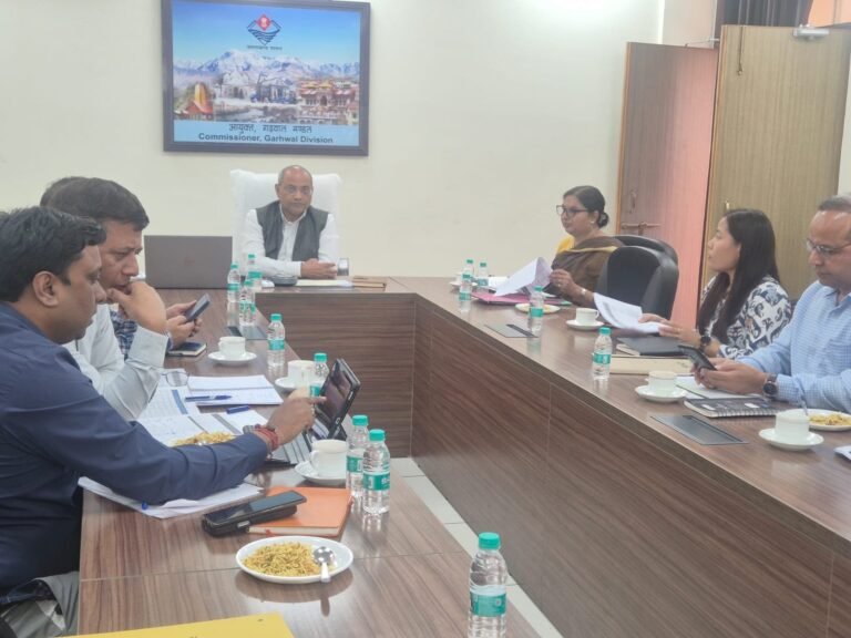 तय-समय-में-सड़कें-गड्ढामुक्त-न-होने-पर-गढ़वाल-आयुक्त.jpeg