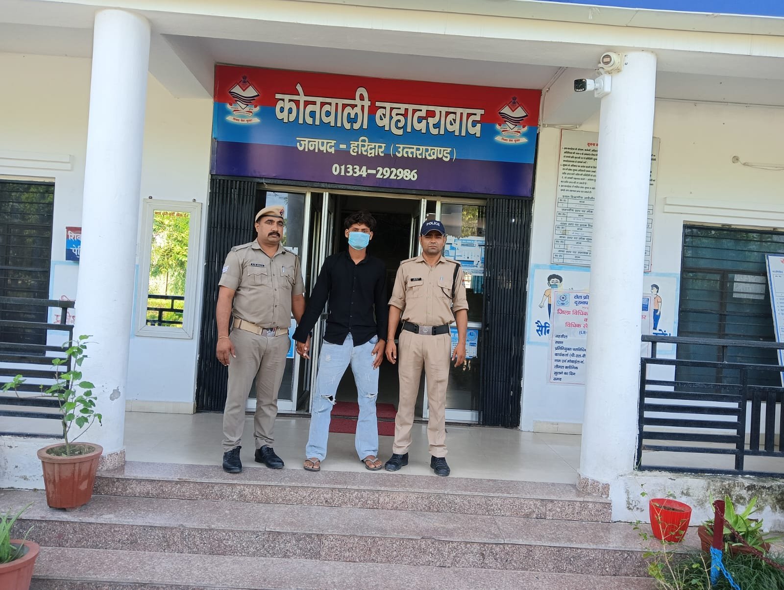 दुष्कर्म-एवं-पॉक्सो-अधिनियम-के-मुकदमे-में-वांछित-को-बहादराबाद.jpeg