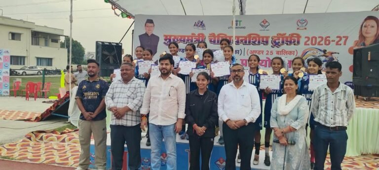 नैनीताल-ने-अल्मोड़ा-को-4-0-से-हराकर-अंडर-14-बालिका-फुटबॉल.jpg