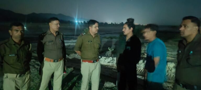 बढ़े-जलस्तर-में-तेज-बहाव-में-फंसकर-बोलेरो-चालक-सहित.jpeg
