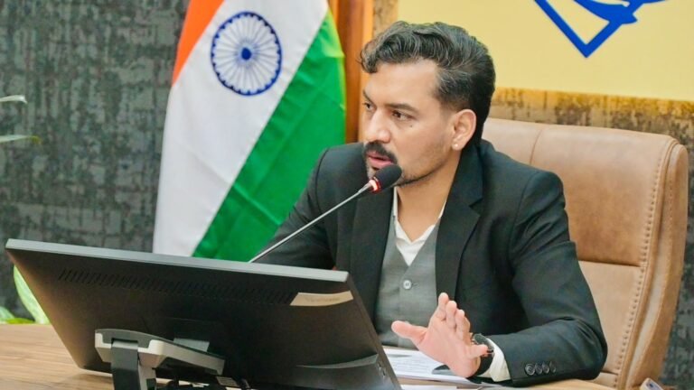 मतदाता-सूची-से-वंचित-पात्र-नागरिकों-को-जोड़ने-के-लिए.jpeg