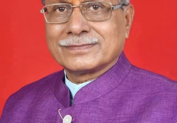 मुख्यमंत्री-श्री-धामी-ने-डॉ-ढाल-सिंह-बिसेन-को-उत्तराखण्ड.jpg