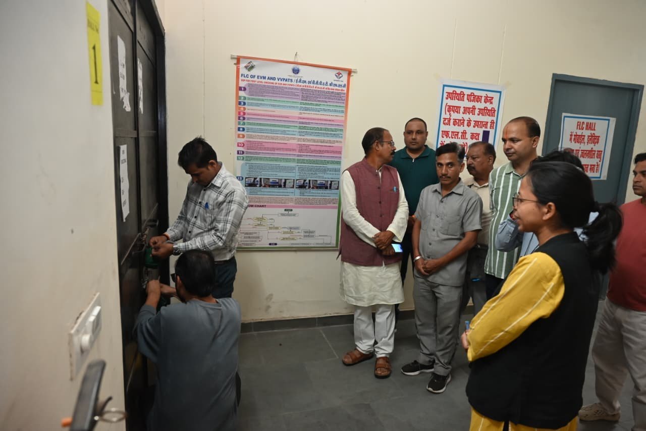 विधानसभा-चुनाव-2027-की-तैयारी-EVM-वेयरहाउस-का-राजनीतिक.jpeg