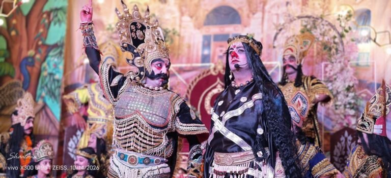 श्री-रामलीला-समिति-लक्कड़हारान-के-रंग-मंच-पर-बुधवार-की.jpg
